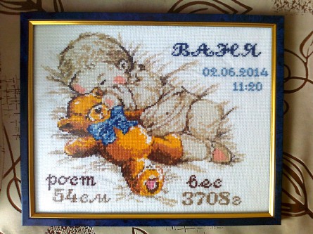 Ребенок снимает всю одежду Ребенок снимает всю одежду