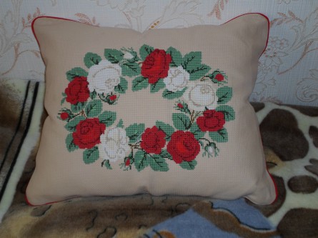 подушка с розами