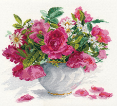 Цветущий сад: Розы и ромашки